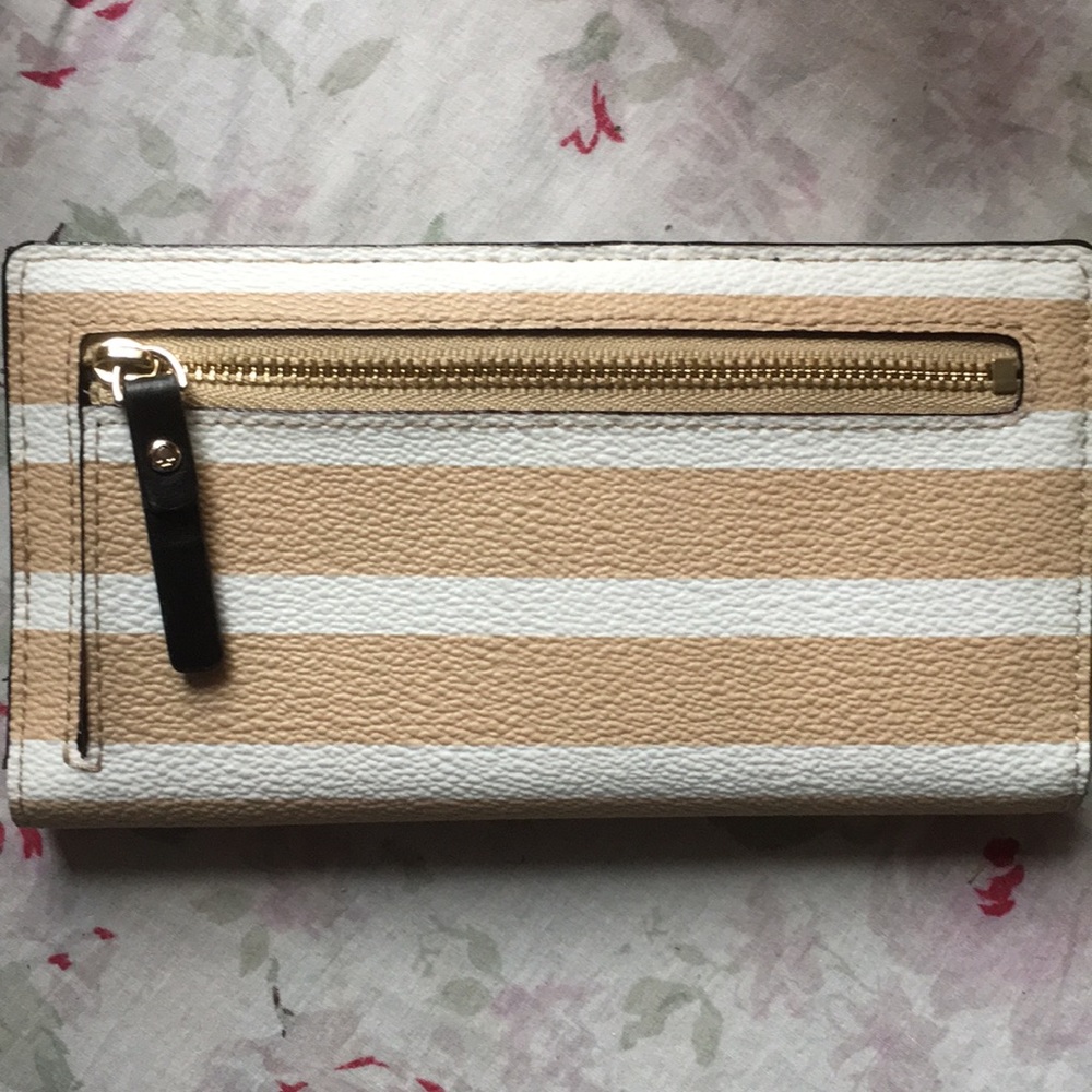 Kate Spade ♠️ Wallet - Picture 3 of 8